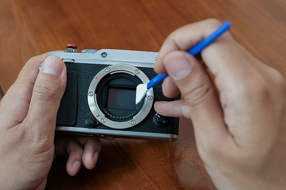 Các Bước Tự Làm Sạch Cảm Biến Máy Ảnh An Toàn Tại Nhà | Trần Huy Camera