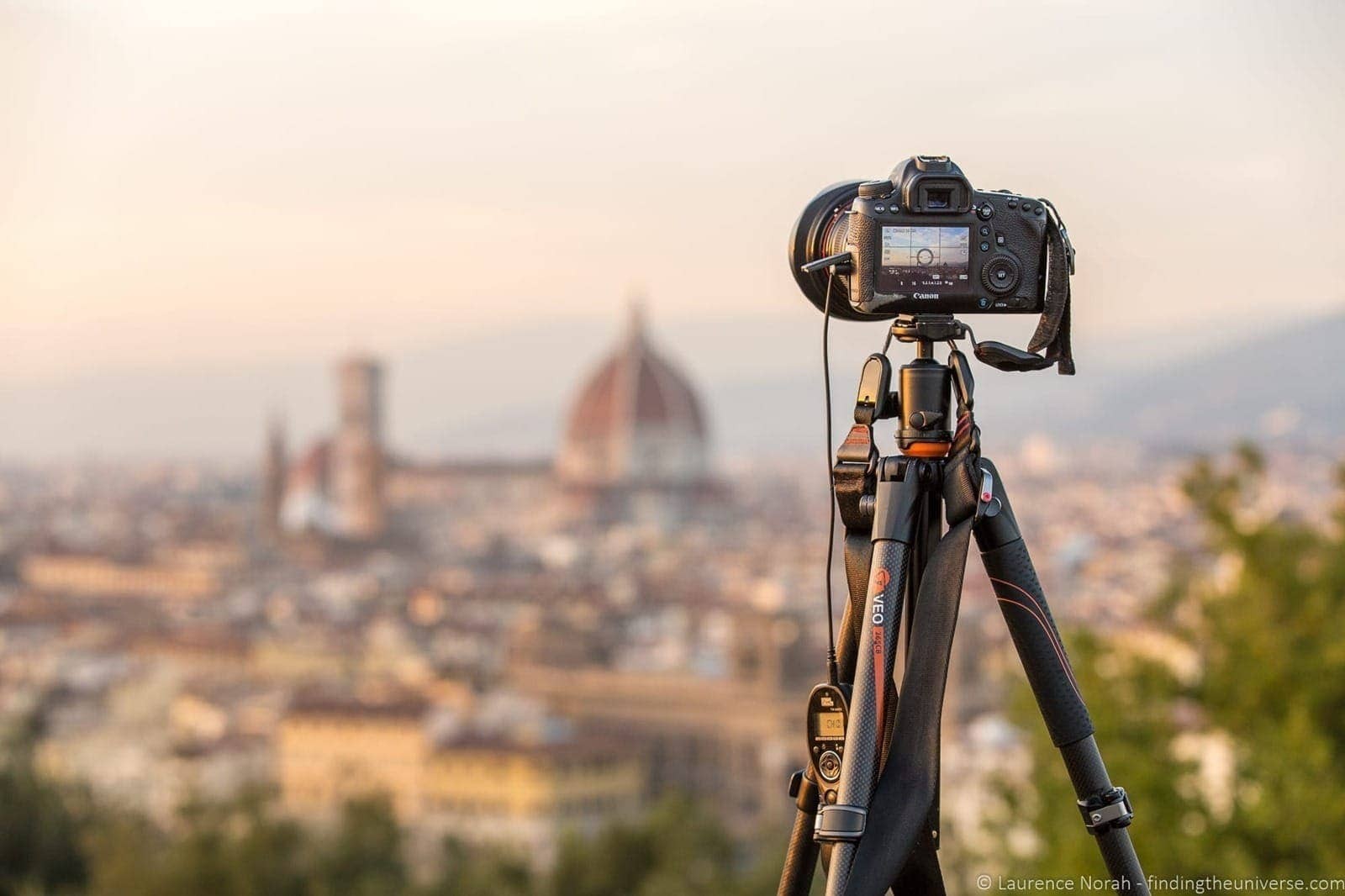 Cách sử dụng tripod khi thuê máy ảnh để có ảnh nét hơn | Trần Huy Camera